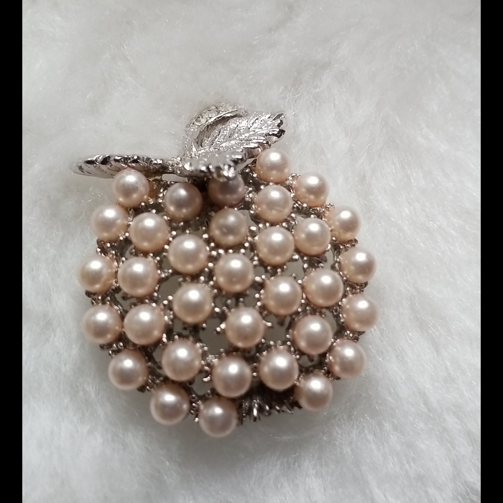 ORA Pearl and Rhinestone Brooch